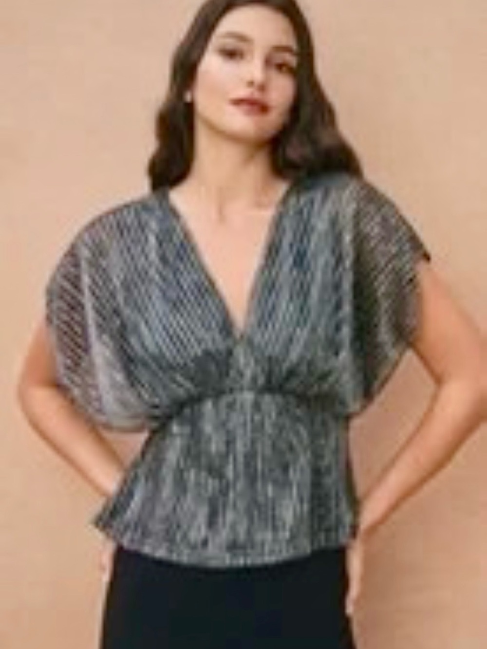 Beautiful Silver Metallic V-Neck Blouse❣️